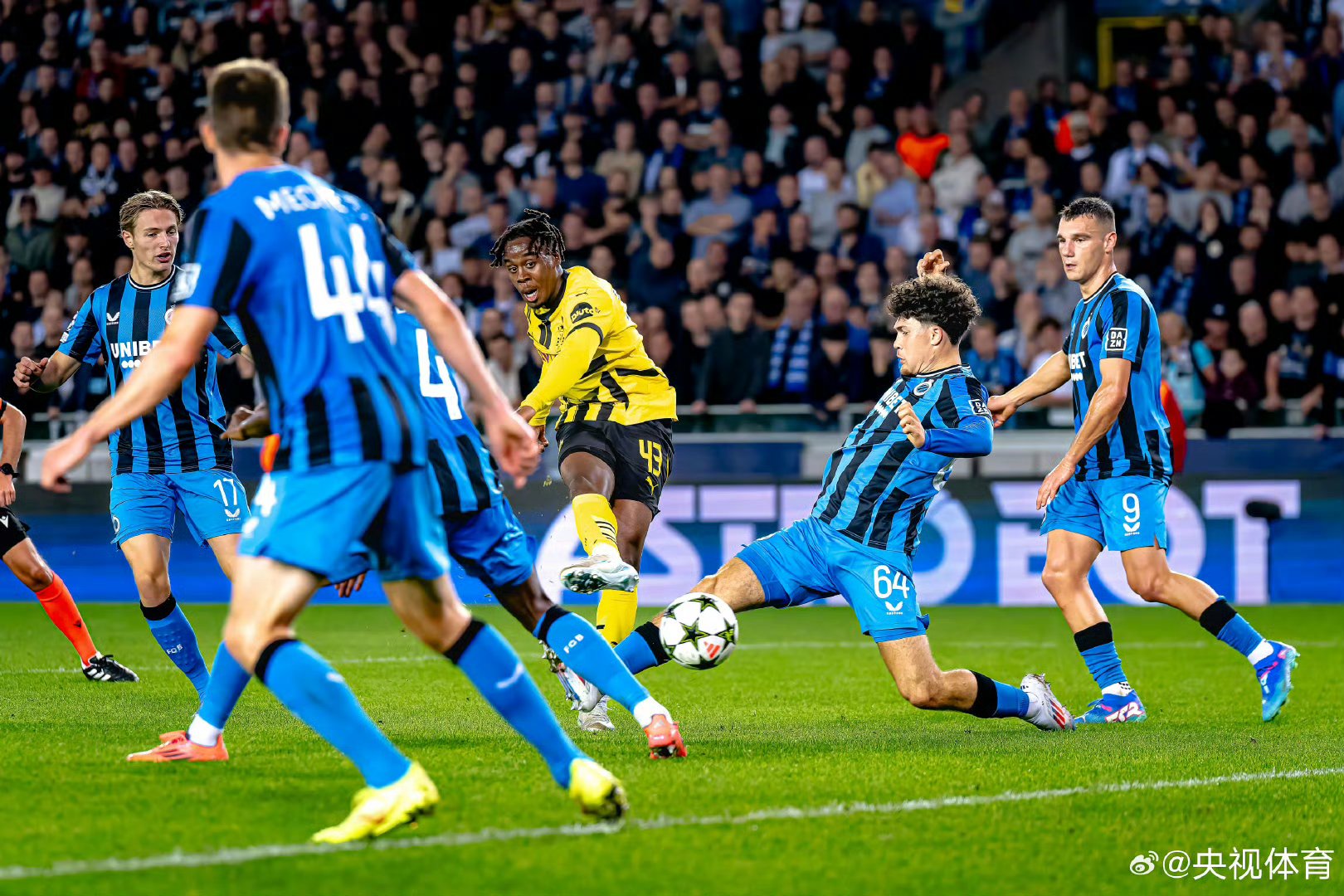 NG体育-赛前欧冠焦点战，多特蒙德强势反弹，赛场秩序良好，训练强度明显提升(多特蒙德拿过欧冠冠军吗)