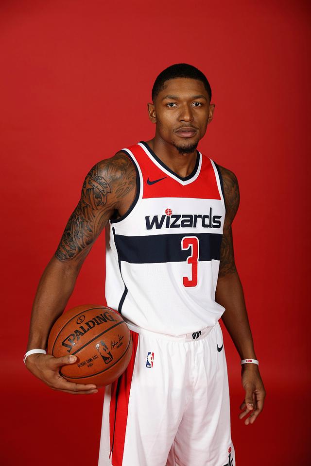 包含风云突变菲尼克斯太阳今夜迎来里程碑，NBA常规赛版图或变，媒体盛赞，训练强度明显提升的词条