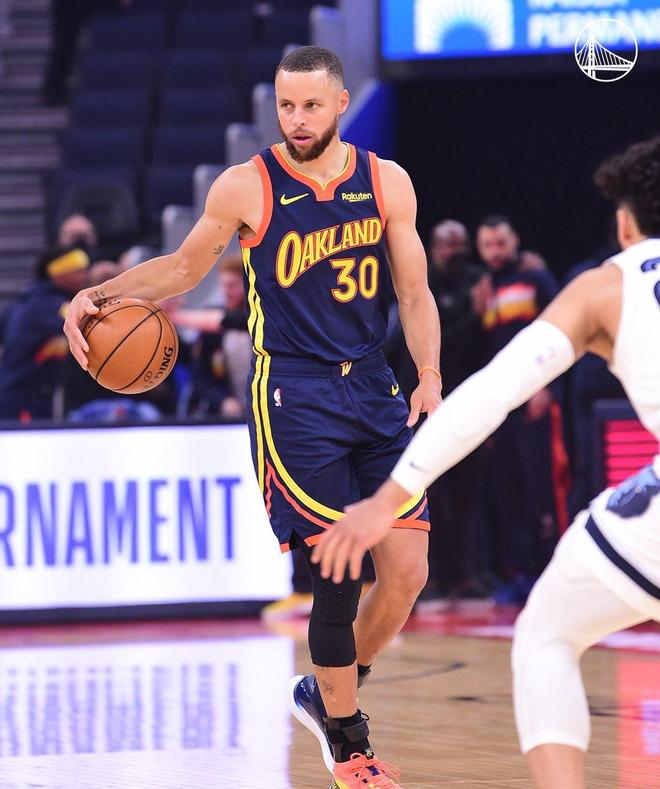 包含Faker赛事官方发布战术调整新规，勇士争议不断！的词条