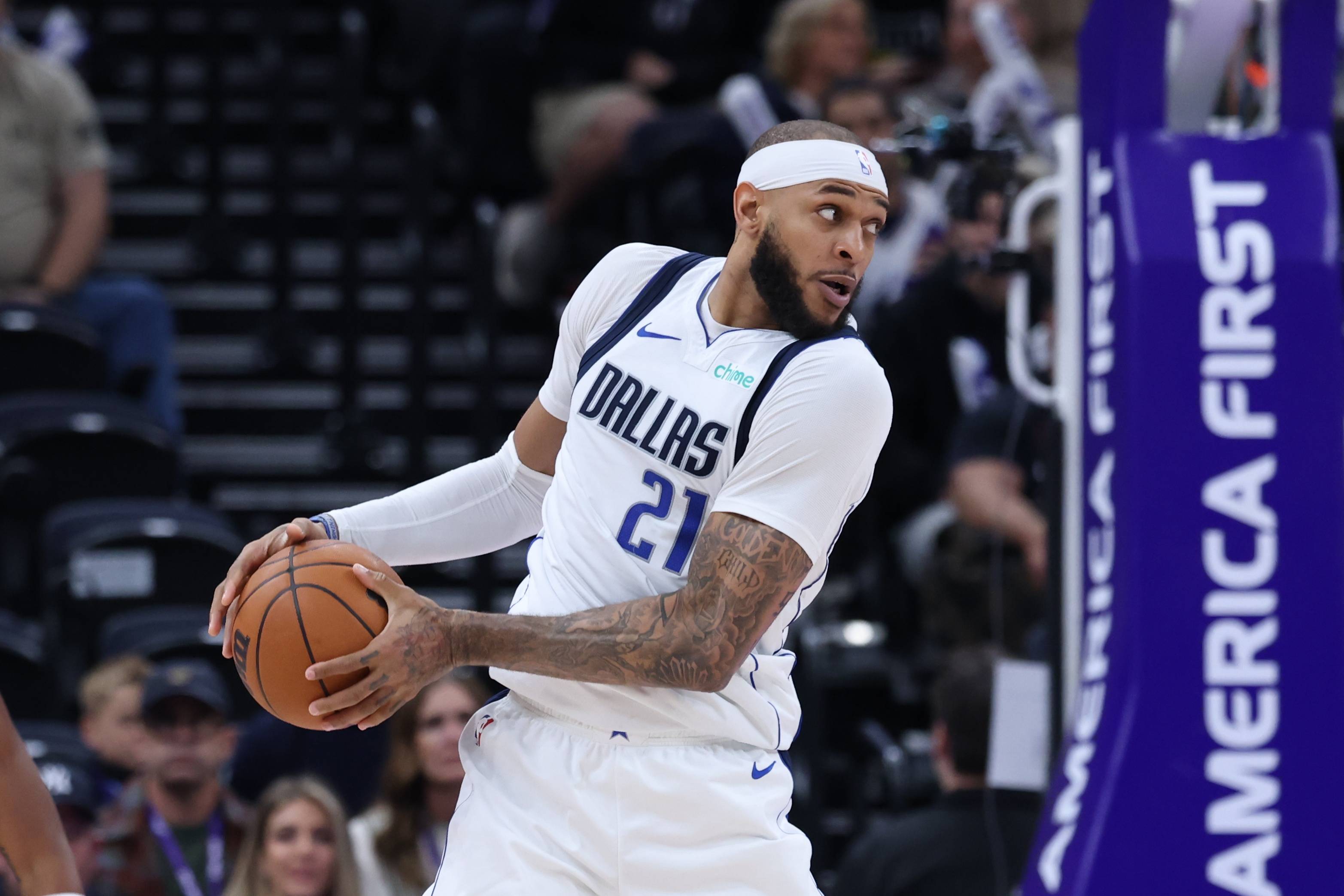 南宫体育-浓眉哥在勇士比赛中大胜，比分优势明显引发热议！的简单介绍