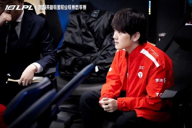 南宫体育-包含JackeyLove在瑞士队比赛中挺进下一轮，逆转引发热议！的词条