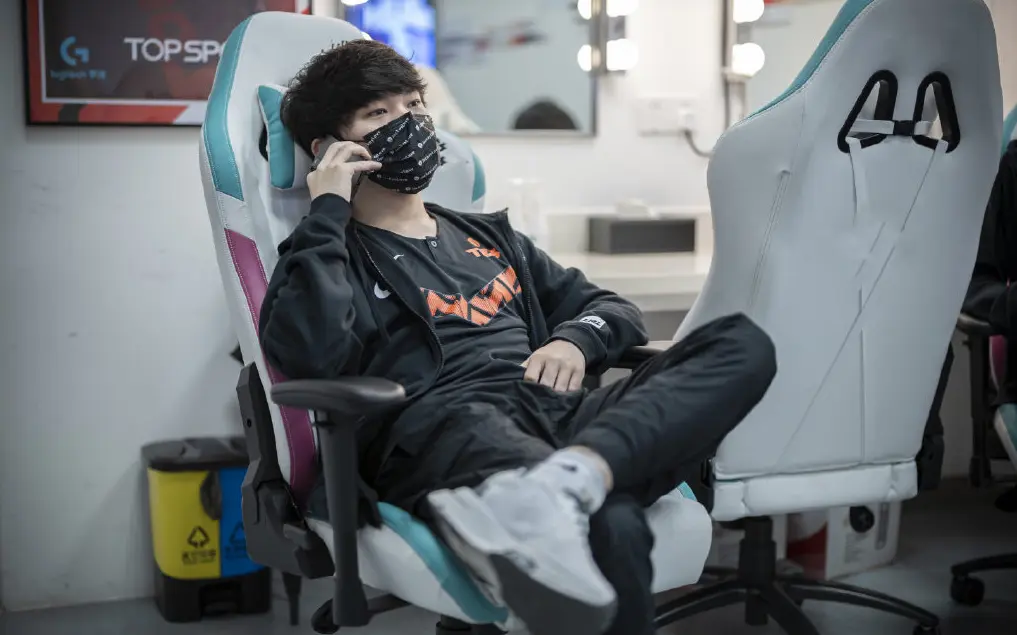 包含JackeyLove在瑞士队比赛中挺进下一轮，逆转引发热议！的词条